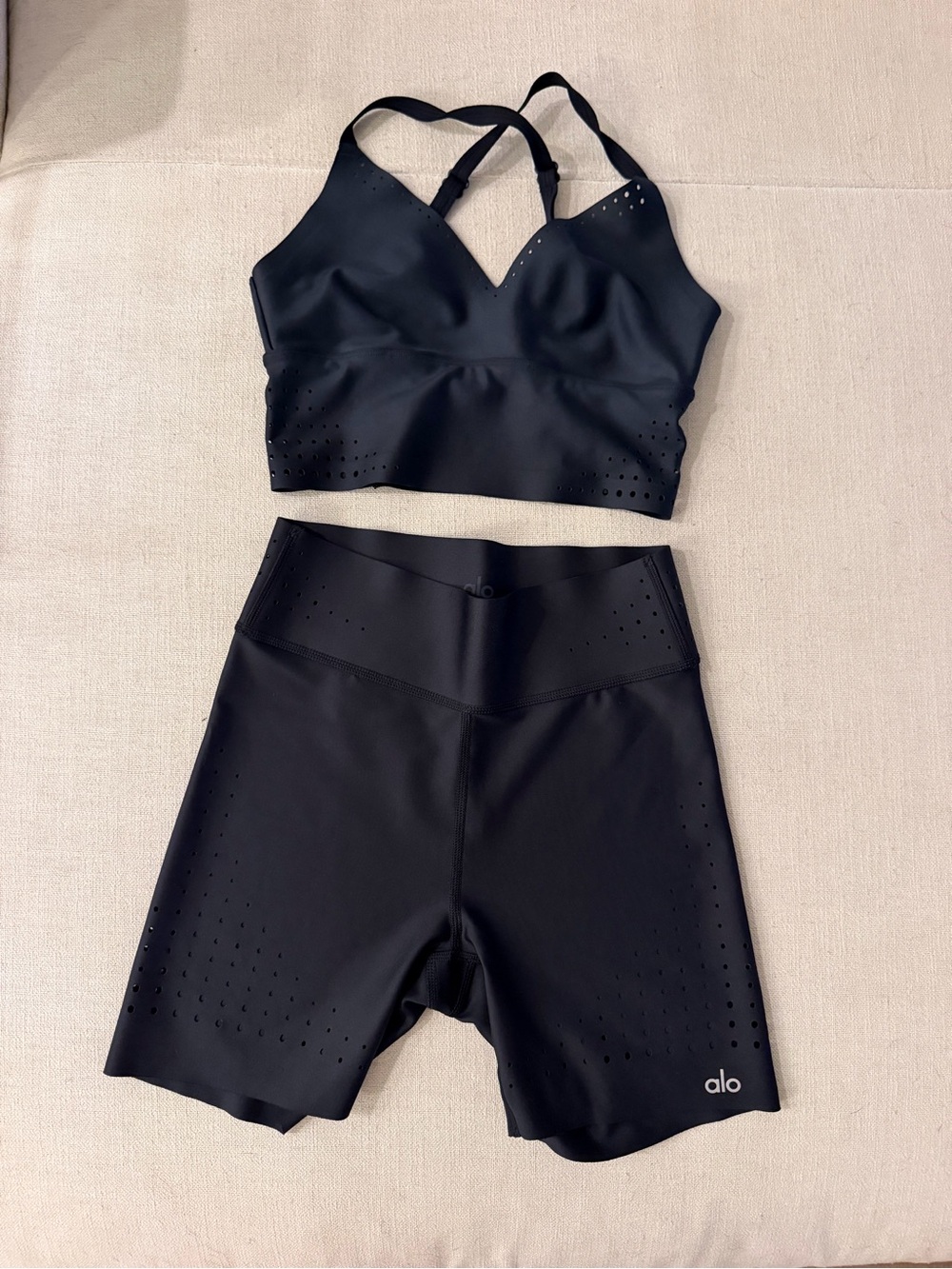 ALO Yoga SET - Black High-Rise Bike Shorts & Bra with Laser-Cut Detail